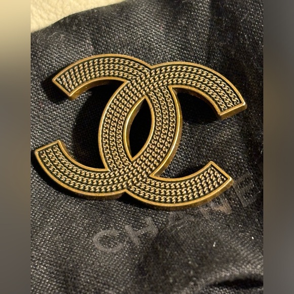 Vintage authentic CHANEL brooch - Picture 1 of 4